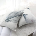 Fodere per cuscini nordici con piume ad acquerello blu in tessuto di cotone e lino naturale - 45x45