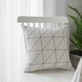 Fodera per cuscino geometrica minimalista con motivi a triangolo in cotone e lino - 45x45 / Stile Grande Griglia Bianca