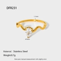 Detalle del anillo ondulado de acero inoxidable con piedra de circonita pera 4x6mm - US 7 / Dorado (DFR231)