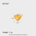 Λεπτομέρεια macro από χρυσό καρδιά μενταγιόν 14mm με τις διαστάσεις του DFC257 - Γυαλιστερό Μενταγιόν Καρδιά (DFC257)