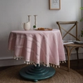 Nappe ronde rose en coton et lin avec motifs tissés et pompons de couleur crème - Ronde 150cm / Design Ajouré Multi-Lignes Rose avec Franges