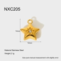 Detalle de un colgante de estrella de acero inoxidable bañado en oro 18K con cristal - Colgante de Estrella con Strass Dorado (NXC205)