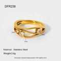 Détail de la bague vague double couche dorée 18K avec largeur 7mm et zircons brillants - US 6 / Style de Vague à Étages (DFR238)