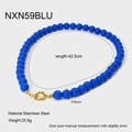 Nahaufnahme der blauen Perlenkette mit 9,9mm Perlen und Federringverschluss aus Edelstahl - Blauer Runder Perlenstil (NXN59BLU)