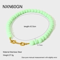 Dettaglio collana di perline in acrilico verde con dimensioni e chiusura a molla - Stile Perla Rotonda Verde Menta (NXN60GN)