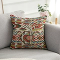Bunter geometrischer Boho-Kissenbezug gewebt auf einem weichen grauen Wohnzimmersofa - 45x45 Nur Kissenbezug / Mehrfarbiges Abzeichen