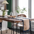 Natuurlijke jute tafelloper met navy blauwe pompons voor rustieke tafeldecoratie - Natuurlijke Jute met Marine Pompons