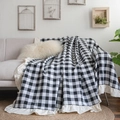 Manta clásica de cuadros blancos y negros para sofá con elegantes bordes con volantes - 180*180 / Gingham Negro con Volantes