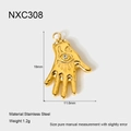Detailansicht des goldenen Hamsa-Anhängers mit Maßangaben und Evil-Eye-Kristall-Detail - Goldene Hand der Fatima Stil (NXC308)