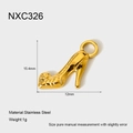 Makroansicht eines 18K vergoldeten Edelstahl-Absatzanhängers mit präzisen Abmessungen - Goldener Stöckelschuh Stil (NXC326)