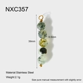 Vue détaillée du pendentif en pierre naturelle verte de 39mm avec fil d'acier inoxydable doré - Breloque Perle Vert Clair(NXC357)