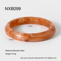 Vue détaillée du bracelet en résine marbrée ambre avec acier inoxydable et dimensions - Marbré Orange Ambre (NXB099)