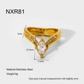 Vue détaillée de la taille de la bague en acier doré 18K en forme de V avec zircon - Taille 6 / Style Pierre Marquise en V (NXR81)