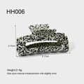 Detail view of black spotted hollow hair claw with size 8.17cm and weight 21.6g - Medium Spotted Hair Claw (HH006)