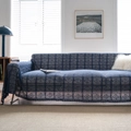 Marineblaue Häkel-Sofaüberwurf mit geometrischen Mustern und gewellten Spitzenkanten - 180*180 / Marineblau Kariertes Häkelwerk Mit Marineblauem Blumenrand