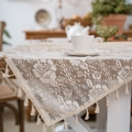 Mantel vintage de encaje beige con motivos de rosas y borlas de algodón - Patrón De Rosas Con Borde Beige / 150*260