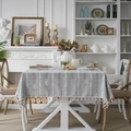 Tovaglia rettangolare grigio-azzurro chiaro con strisce bianche e nappe eleganti - 140x260cm / Riga Traforata Grigio
