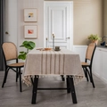 Mantel rectangular de lino con rayas marrones y borlas en un comedor de estilo moderno - 140-260 / 6 Rayas Finas de Café en el Medio (Borlas)