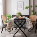 Mantel retro de flores negras con costura de encaje y flecos de borlas para comedor - 140*140 / Flor Grande Negra Con Ganchillo Negro y Borlas