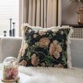 Dettaglio del cuscino jacquard con fiori arancioni vintage e frange bianco crema - Jacquard Fiore Giallo Nero (Con Frange) / 60x60cm (Con Interno)