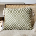 Fodera per cuscino jacquard geometrico verde e crema con nappe su sedia in legno - 60x60cm / Stile Greca Verde Smeraldo