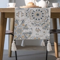 Camino de mesa vintage con estampado de mandala azul y borlas hechas a mano en mesa de madera - Baldosas De Suelo Planas De Una Sola Capa Rotas + Cuatro Borlas Blancas / Mantel Individual 38cm Diámetro