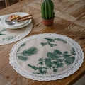 Tovaglietta tonda retrò con bordo in pizzo e motivi di pigne e uccellini - Rotondo 30cm / Pigna Verde (Pizzo Beige)