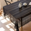 Elegante schwarze Häkel-Spitzentischdecke mit geometrischen Mustern und Fransenquasten - 150x150cm / Schwarzes Häkelmuster Mit Quasten