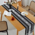 Runner da tavola boho nero con motivi geometrici bianchi e eleganti frange ai bordi - Nero Geometrico + Nappe Fatte a Mano / 35*120cm