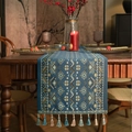 Camino de mesa azul jacquard geométrico con borlas en un ambiente de comedor acogedor - 35-200 / Azul Rombo Geométrico