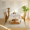 Tovaglia rettangolare in cotone e lino crema con ricamo floreale blu e frange - 100-140 / Crisantemo Blu Danzante Ricamato Beige