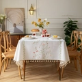 Elegante tovaglia in cotone e lino crema con ricami floreali e nappe a frangia - Rosa Verde Ricamata Beige