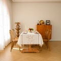 Tovaglia rettangolare in cotone e lino beige con ricami floreali e bordi con nappine - 100-140 / Bacca Caffè Ricamata Beige