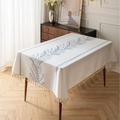 Tovaglia rettangolare crema con ricamo di foglie blu e bordo con frange sottili - Cespuglio Blu Ricamato Beige