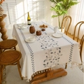 Tovaglia rettangolare in lino crema con motivo a foglie blu e bordatura con frange - Foglia Blu Ricamata Beige