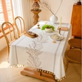Tovaglia rettangolare in lino crema con ricami di frutti e nappe decorative - Cespuglio di Caffè Ricamato Beige