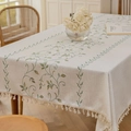 Moderne rechteckige Tischdecke mit grüner Blattstickerei und weißen Fransenquasten - 140cmx160cm / Grüner Efeu