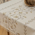 Moderne Leinen-Tischdecke mit Goldblatt-Stickerei und Fransenquasten für Couchtische - 140cmx160cm / Gelber Efeu