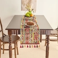 Kleurrijke geometrisch geweven tafelloper met veelkleurige kwastjes op houten tafel - 33x120cm / Veelkleurige Badge Rode Kwasten