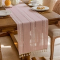Minimalistischer Tischläufer in Altrosa mit weißer Webstruktur und eleganten Quasten - Rosa