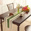 Chemin de table rétro à rayures vert et beige avec des pompons décoratifs - Vert Émeraude Triple Rayure Gland Blanc / Taille Spéciale