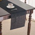 Camino de mesa tejido negro moderno con textura de tejido cruzado en mesa de madera oscura - 33x50cm / Negro Borde Enrollado Tejido