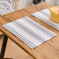 Set de sets de table rayés gris et blanc de style nordique sur une table en bois - Spécification Standard / Rayures Grises et Blanches