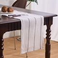 Chemin de table blanc crème avec rayures verticales noires et détails frangés - 33x120cm / Rayure fine noire