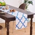 Chemin de table à motif marocain bleu sur table en bois foncé avec décor élégant - Set de Table Double Couche 32-45 / Losange Bleu