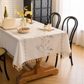 Mantel beige con estampado floral gris y borlas elegantes para una decoración acogedora - 100-140 / Bordado de Lila Azul (Borlas Beige)
