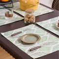 Set di quattro tovagliette geometriche verdi e bianche con motivo a venature di foglie - 32-45cm / Stampa piantine di grano verde