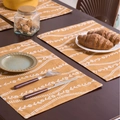 Sottopiatto in lino cotone giallo zenzero con motivi floreali su tavolo in legno - 32-45cm / Stampa a fiori curvi arancioni