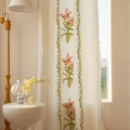 Cortina de algodón y lino beige con bordado floral y flecos de borlas estilo francés - 140-260 / Lirio Rosa-Gancho