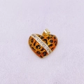 Primer plano de colgante de corazón con estampado de leopardo y cristales brillantes - Colgante Corazón Dorado Estampado Leopardo (Estilo B)